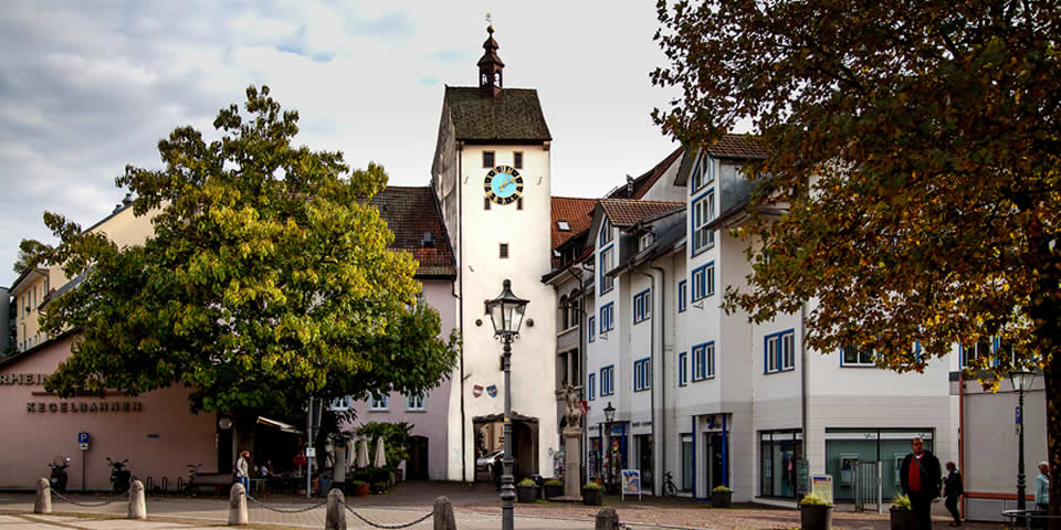 Blick auf unsere Praxis und das untere Tor in Waldshut-Tiengen